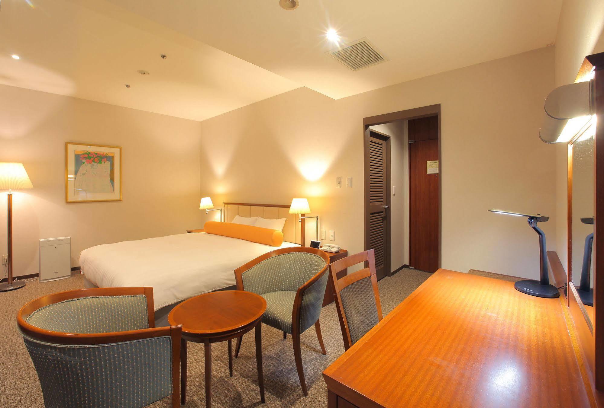 Odakyu Station Hotel Hon-Ацуги Экстерьер фото