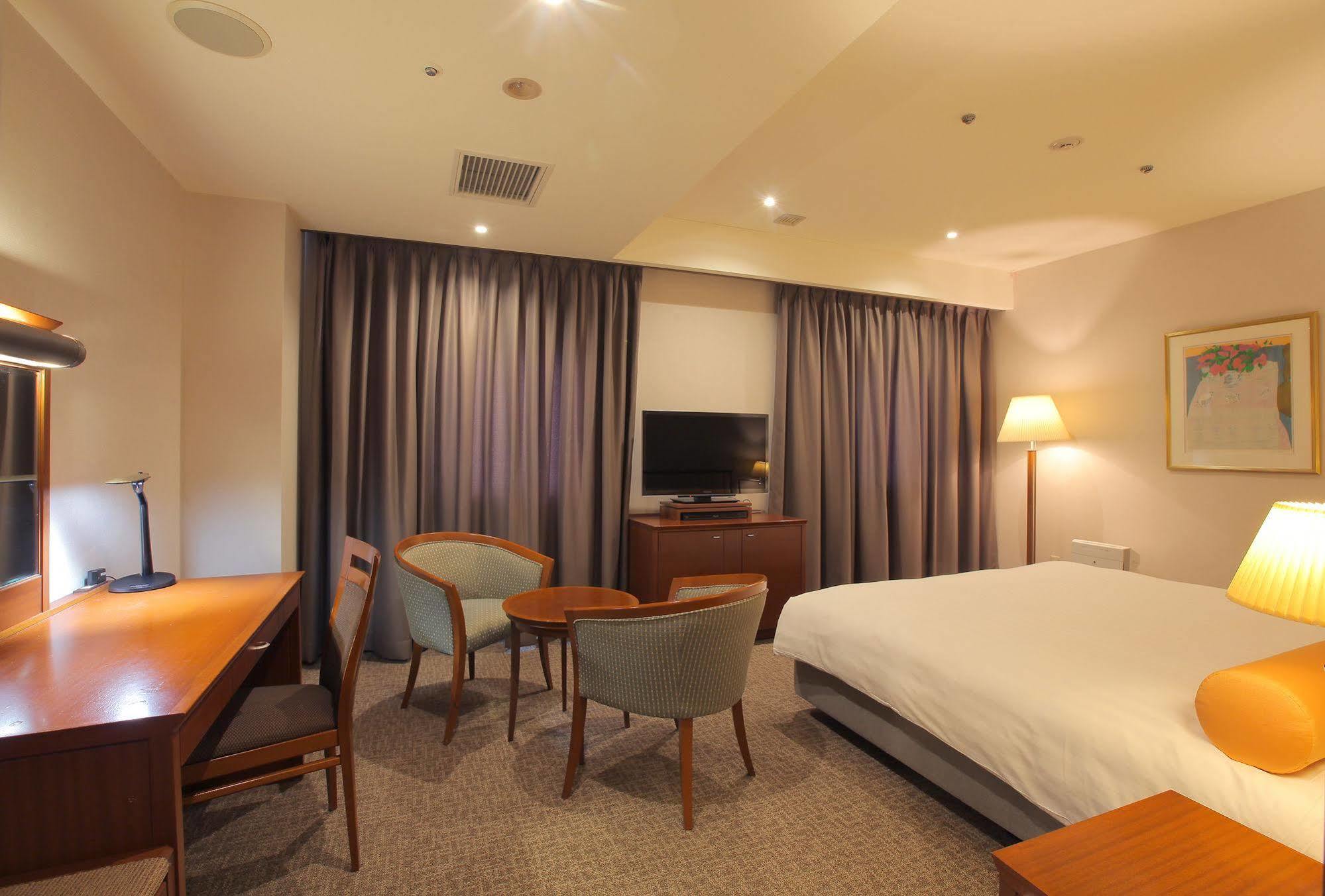 Odakyu Station Hotel Hon-Ацуги Экстерьер фото