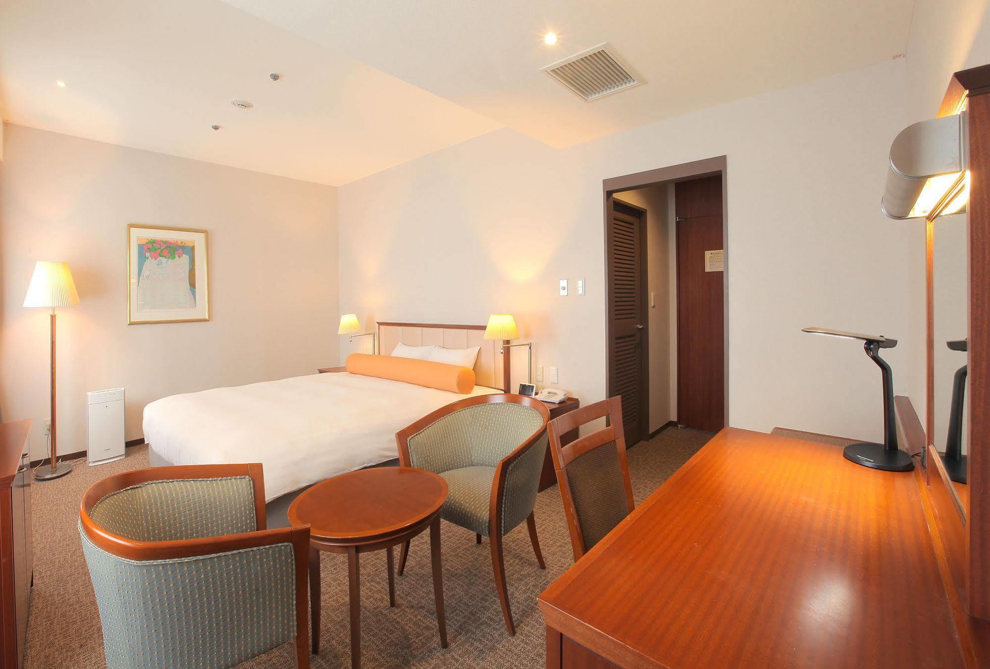 Odakyu Station Hotel Hon-Ацуги Экстерьер фото